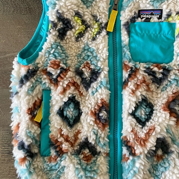 SOLD Patagonia Retro Pile Fern Dell Vest, 2T - Picture 2 of 6